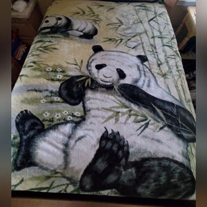 Reversable lush Panda Print Fleece Throw Blanket - Cream & Black